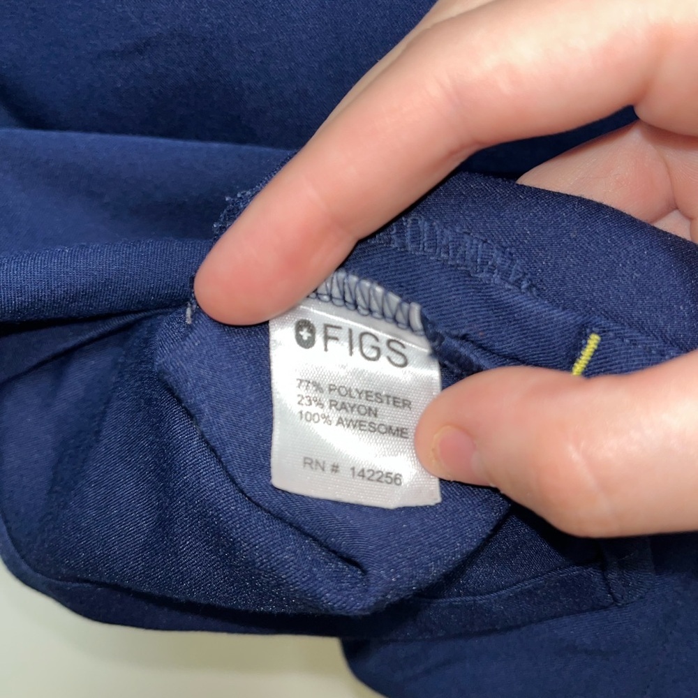 FIGS Women’s Scrub Top Navy Threads for Threads Size XS - Picture 4 of 5